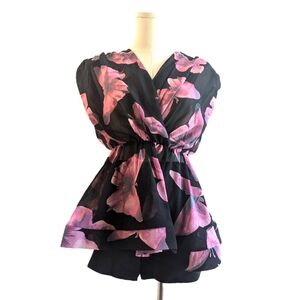 🎀 Couture 🎀 black floral sleeveless blouse and black shorts set